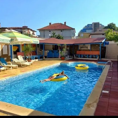 стоянови Hotel Ravda